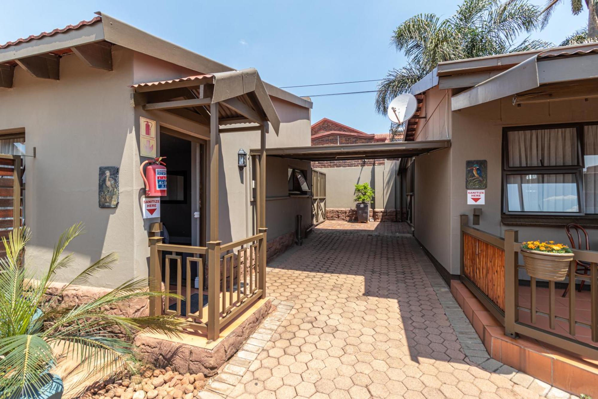 Gold Crest Guesthouse Roodepoort Exterior photo